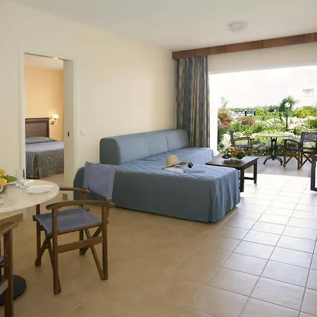 Aparthotel Avanti Village 4*